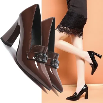 Новые модельные туфли на высоком каблуке, женские туфли-лодочки с острым носком, черные туфли-лодочки с цепочкой из лакированной кожи на квадратном каблуке
